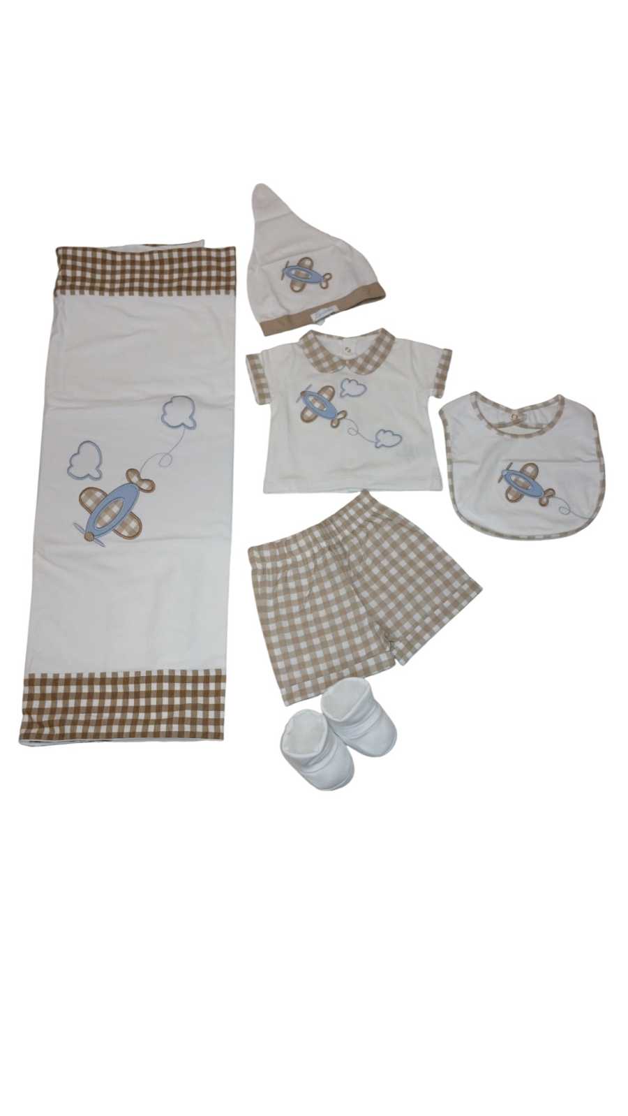 Set neonato in cotone ,maglietta, pantaloncino, copertina, babbucce, cappellino e bavaglino